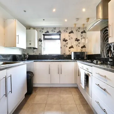 Three Bedroom House By Brookland Serviced Short Lets With Free Wifi