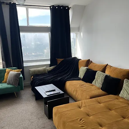Opulent Skyline Apartment *