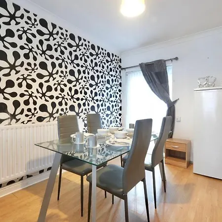 Feriehus Three Bedroom House By Brookland Serviced Short Lets With Free Wifi Manchester