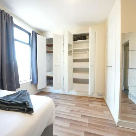 Three Bedroom House By Brookland Serviced Short Lets With Free Wifi *