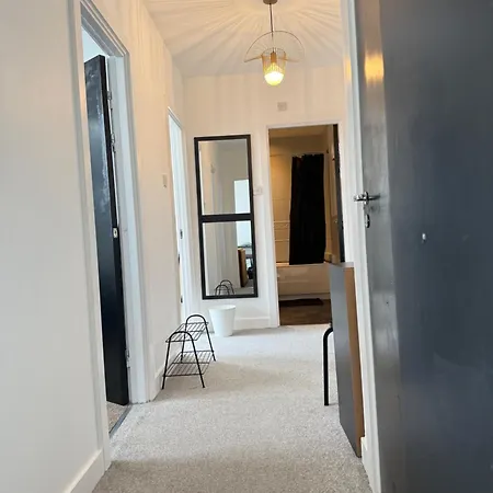 Apartment Opulent Skyline