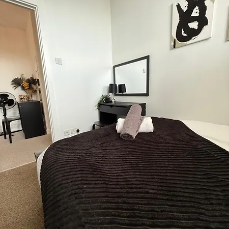 Apartment Opulent Skyline