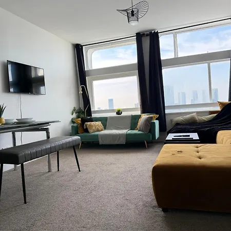 Apartment Opulent Skyline *
