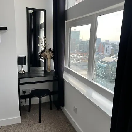 Opulent Skyline Apartment Manchester