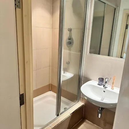 2 Bedrooms - Sleeps 4 - Parking - Petok *