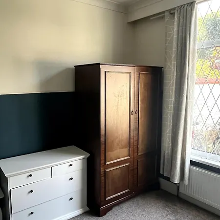 Double - Town & Nearby, 24h Bus, Airport-linked Δωμάτια σε οικογενειακή κατοικία