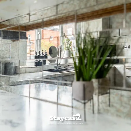 Stylish 5-bed With Free Parking Sleeps 12! Hébergement de vacances *