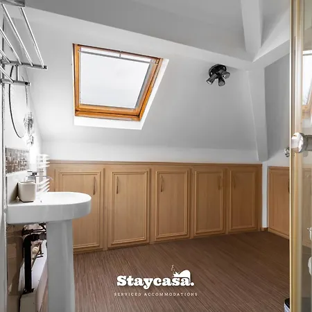Stylish 5-bed With Free Parking Sleeps 12! Hébergement de vacances