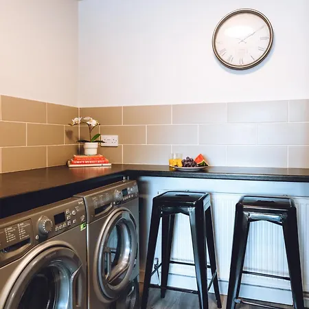 Forest View- Oasis Mural -didsbury Zen Sleeps 10 * Manchester