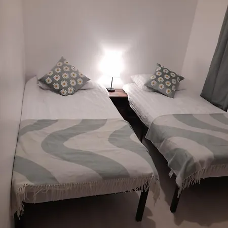 Luxury Family 3 Bedroom House - Room