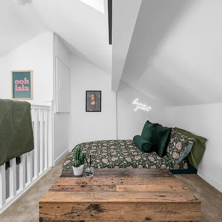Modern Prestwich Near Heaton Park & Links