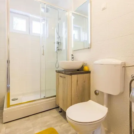 Appartement Stunning 3 Bedroom In Stretford, Game Room, Summer House, Smart Tv, Driveway *