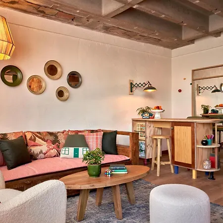 Treehouse فندق