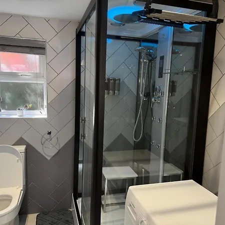 Appt - Sleeps 2 - Free Parking - 5min-metro Manchester