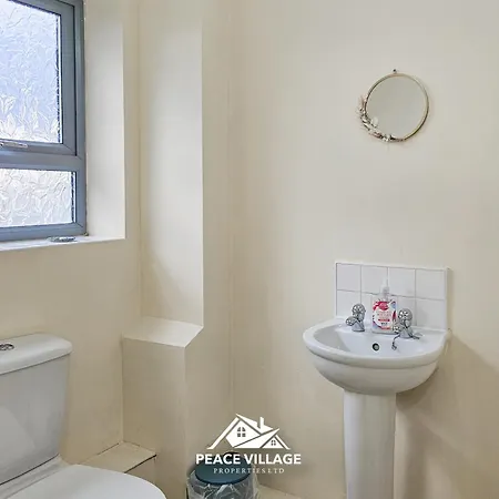 Casa de Férias Ashton Co-living - Private Self-cater Manchester