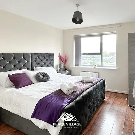 Ashton Co-living - Private Self-cater * Manchester