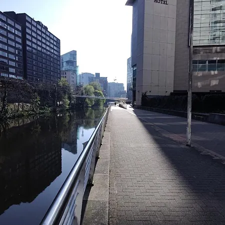 Spacious Homely Manchester City Stay Near Ao Arena And Shopping Centre With 500Mbps Internet & Netflix