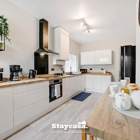 Monton Co-Living - Private Room Self-Cater Holiday home