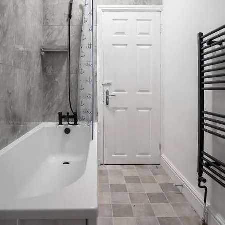 Mauldeth Co-living - Private Self-cater 度假居 *