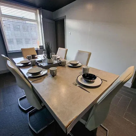 Dom wakacyjny Centre Hidden Gem Sleeps 22 By Superhost *