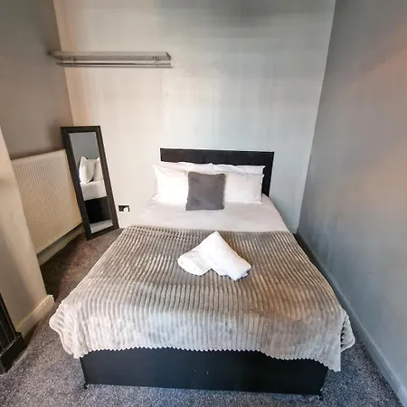 Centre Hidden Gem Sleeps 22 By Superhost