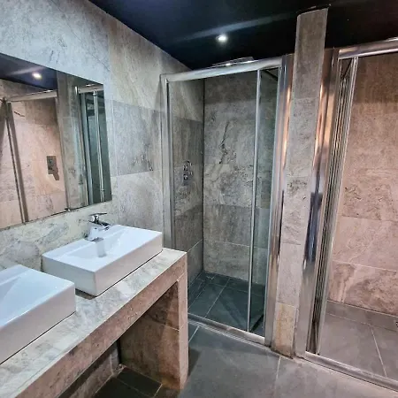 Centre Hidden Gem Sleeps 22 By Superhost Dom wakacyjny Manchester