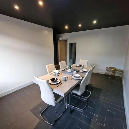Centre Hidden Gem Sleeps 22 By Superhost Manchester