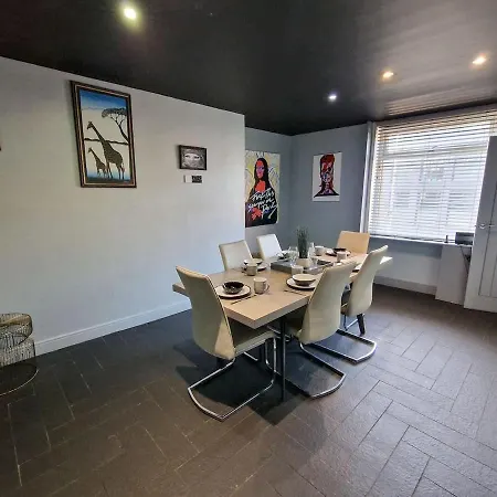Centre Hidden Gem Sleeps 22 By Superhost Dom wakacyjny