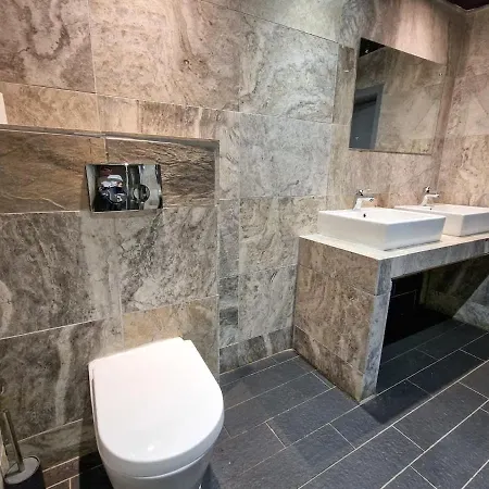 Centre Hidden Gem Sleeps 22 By Superhost Dom wakacyjny Manchester