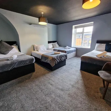 Centre Hidden Gem Sleeps 22 By Superhost Manchester