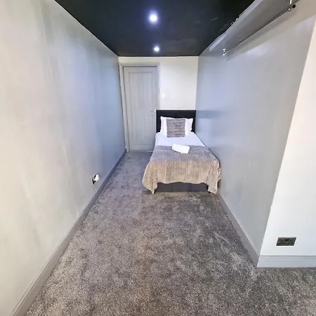 Centre Hidden Gem Sleeps 22 By Superhost * Manchester