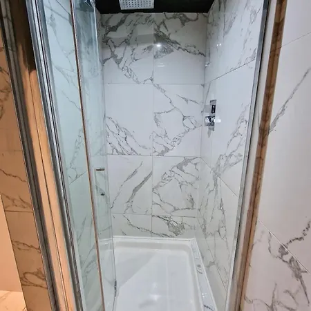 Centre Hidden Gem Sleeps 22 By Superhost * Manchester