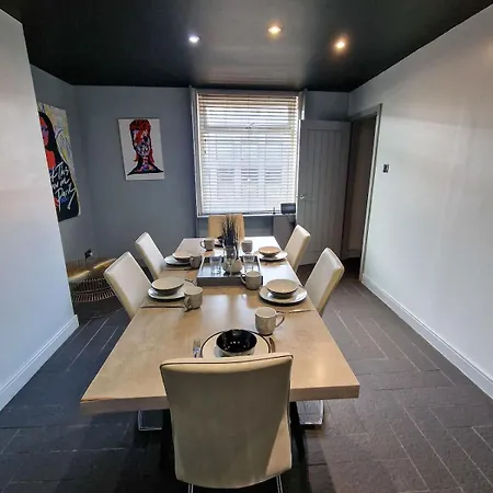 Dom wakacyjny Centre Hidden Gem Sleeps 22 By Superhost