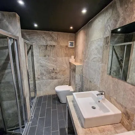 Centre Hidden Gem Sleeps 22 By Superhost Dom wakacyjny *
