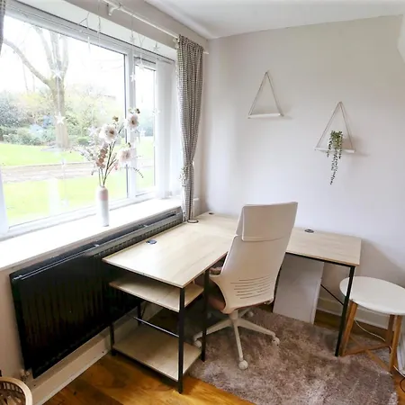 Pass The Keys Cosy Retreat Near Old Trafford With Free Parking Manchester