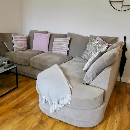 Pass The Keys Cosy Retreat Near Old Trafford With Free Parking Manchester