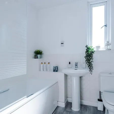 Modern House - - Etihad Stadium - Coop Live Stadium - Sleeps 6 - Free Parking Манчестер