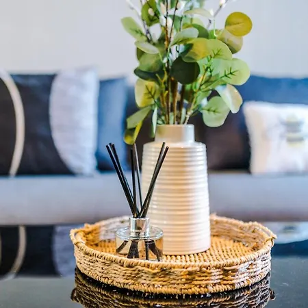 Modern House - - Etihad Stadium - Coop Live Stadium - Sleeps 6 - Free Parking Дом отдыха *