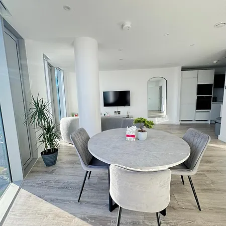 Apartment 3 Bedroom Penthouse In The Centre Deansgate New Build High Floor Manchester