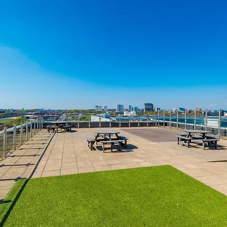 דירה Beautiful 2 Bedroom *