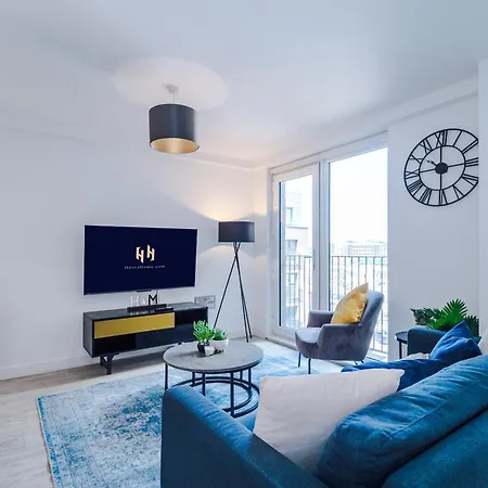 Beautiful 2 Bedroom דירה