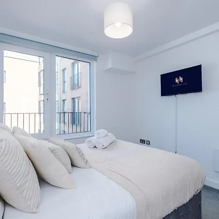 Beautiful 2 Bedroom דירה *