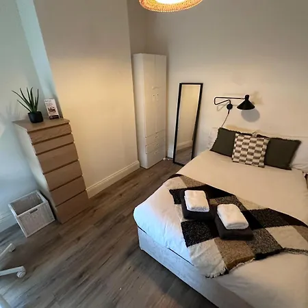 Vakantiehuis Stylish Interior Cosy Haven - On-street Parking