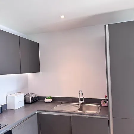 Apartment Centre - 2-bed High Rise - Sleeps 4 Manchester