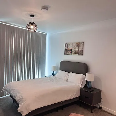 Centre - 2-bed High Rise - Sleeps 4
