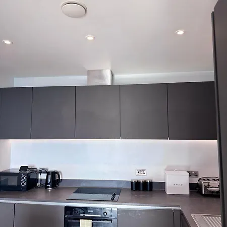 Centre - 2-bed High Rise - Sleeps 4 Apartment