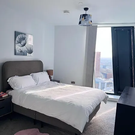 Centre - 2-bed High Rise - Sleeps 4 Apartment *