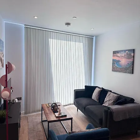 Centre - 2-bed High Rise - Sleeps 4 Manchester