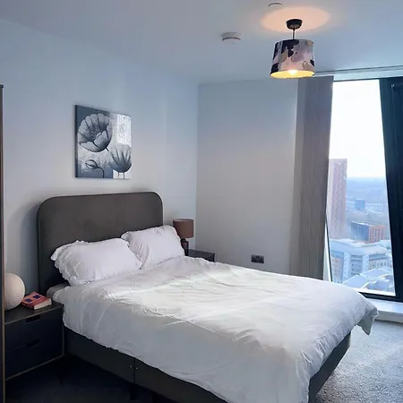 Centre - 2-bed High Rise - Sleeps 4