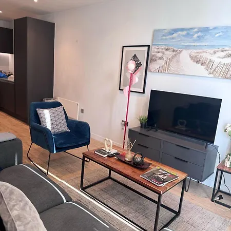 Centre - 2-bed High Rise - Sleeps 4 Apartment